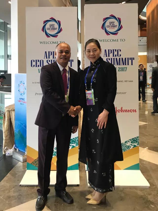 亞洲第一狼人伊人av